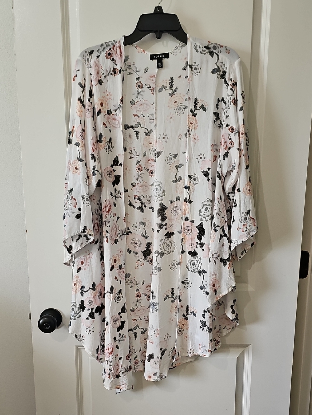 Torrid White Floral Open-Front Kimono with Blush Accents